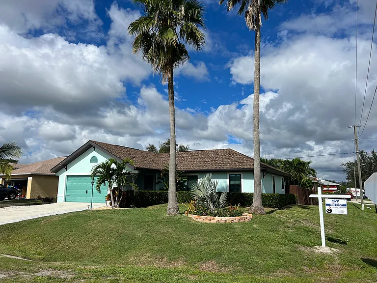 8365 Bahamas Rd — Photo 1