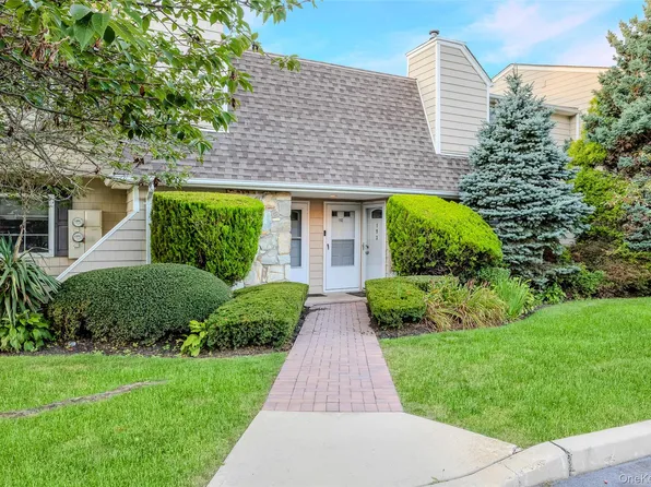 195 Lake Pointe Circle #195, Middle Island, NY 11953