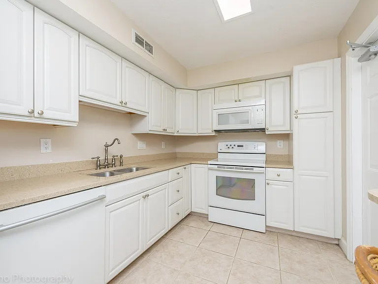 1605 S US Highway 1 #M1-506 — Photo 25