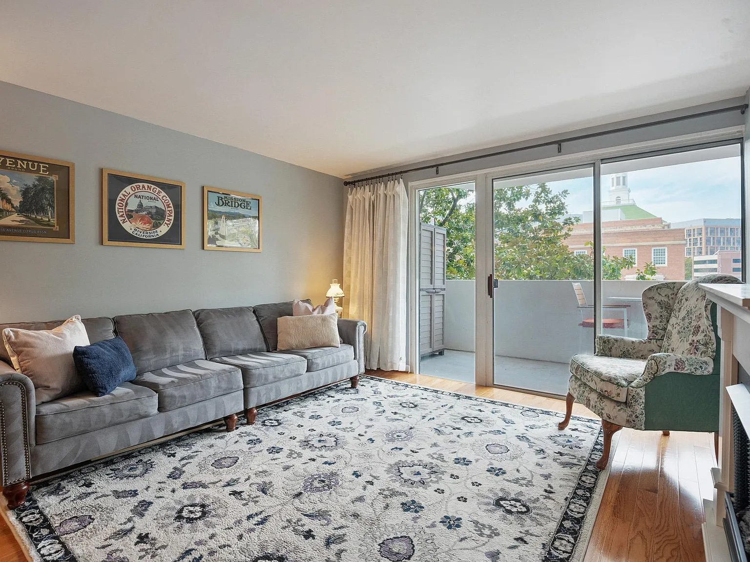 1 bed, 748 sqft, $2,400 — Photo 2