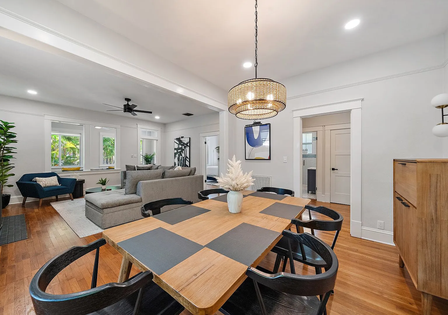 Fully Renovated, Furnished 4 Bd Home In Laurel Park, Downtown Sarasota — Photo 1