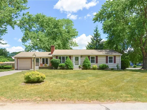 61 Sleepy Hollow Dr, Cumberland, RI 02864