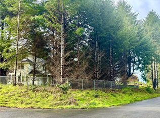 416 Ridge Rd, Whitethorn, CA 95589