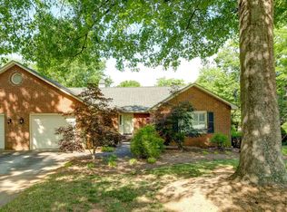 10 Fairoaks Dr, Greenville, SC 29615