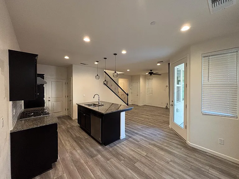827 Fir St W — Photo 5