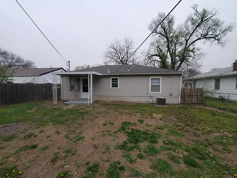 631 N Edwards Ave — Photo 18