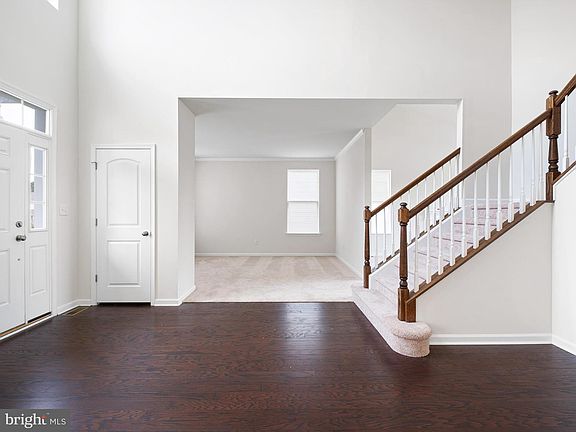 3rd image of 405 Blackburn Ct