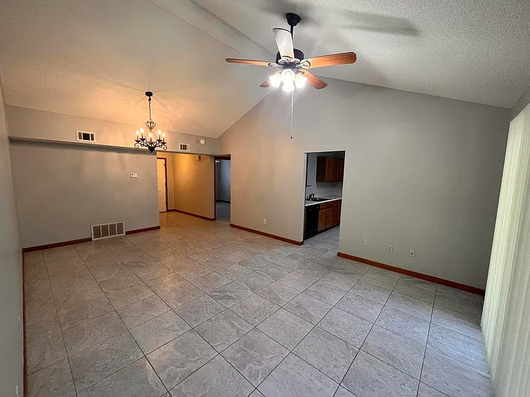 2904 Alpine Pl — Photo 5
