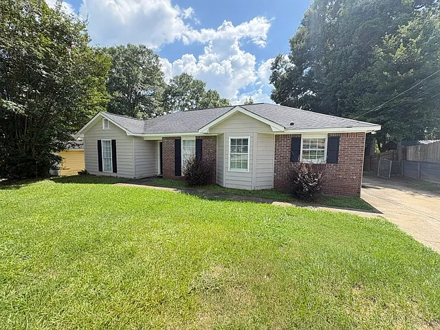 1000 Wehring Ln — Photo 2
