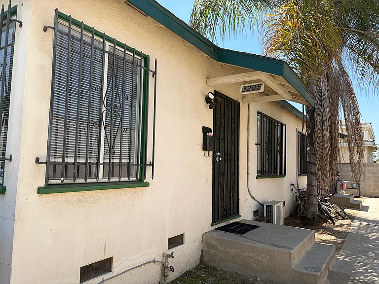 3205 N Angelus Ave — Photo 2