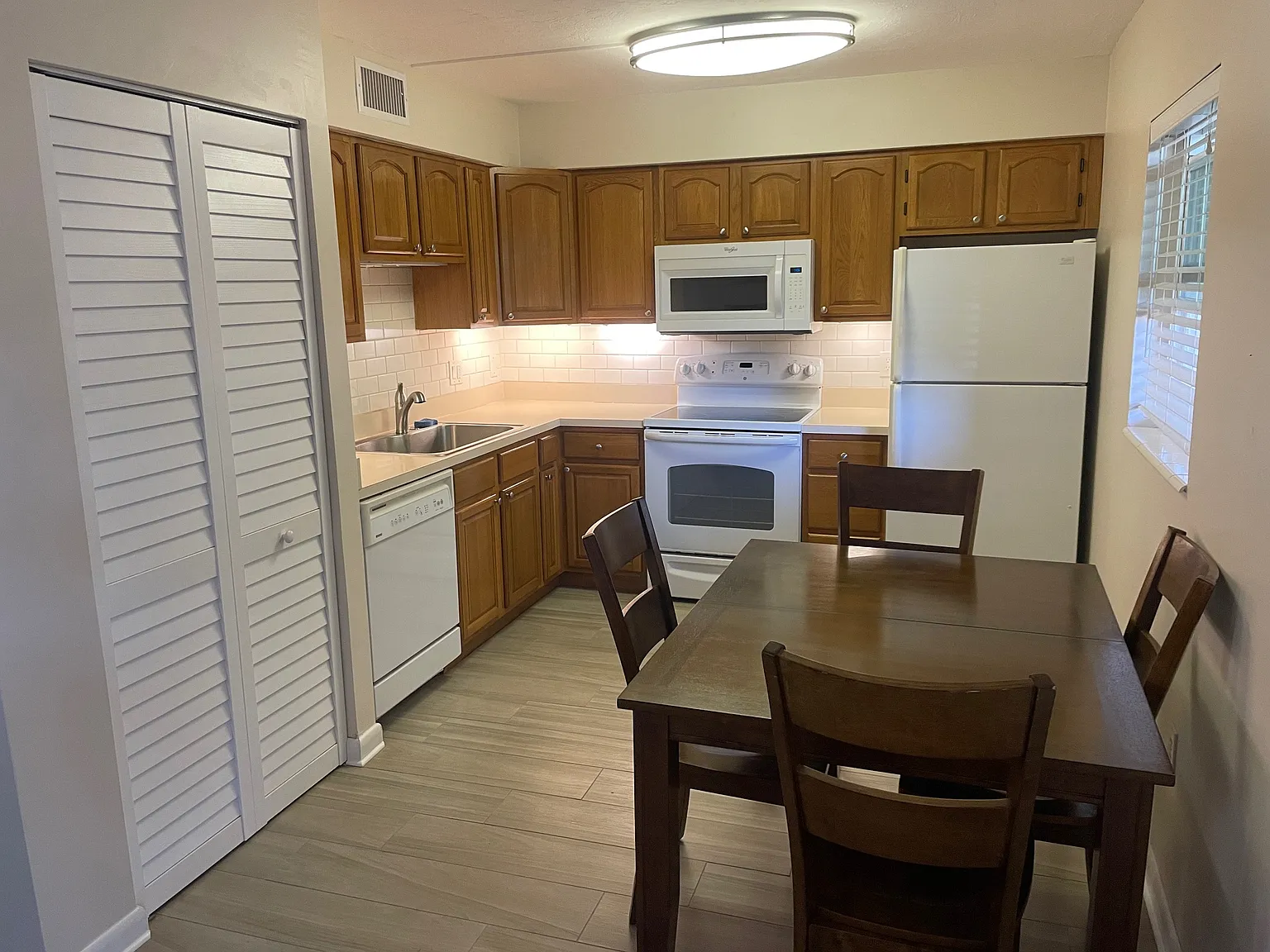370 Base Ave E — Photo 3