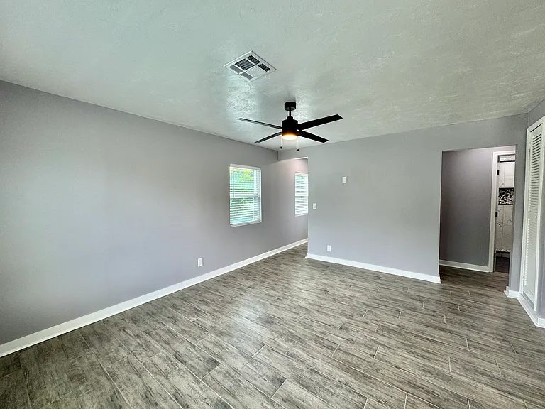 2144 Westchester Dr — Photo 5
