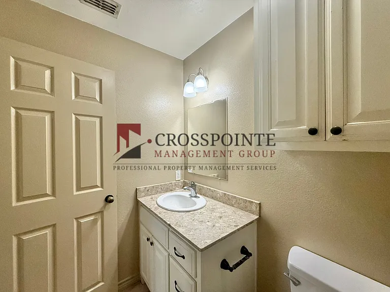 West 25th Street 819 Duplex — Photo 15