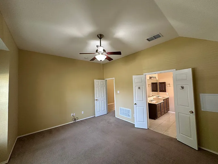 10701 Nashville Dr — Photo 12