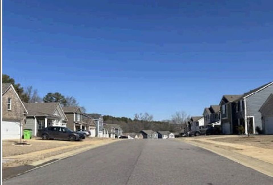 Exterior Neighborhood (street photo)