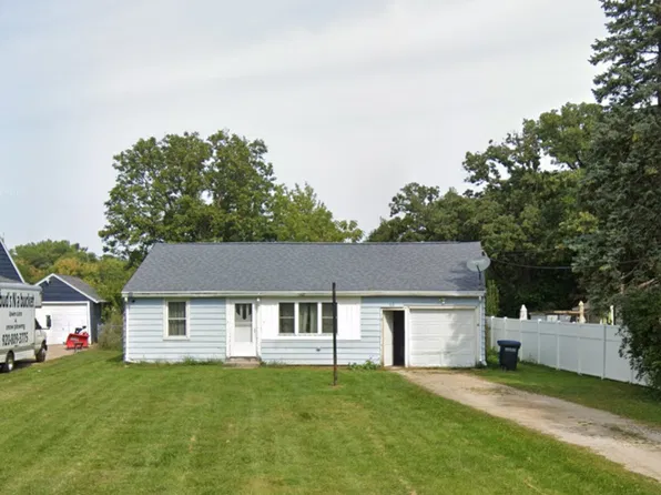 60 Sennholz Ct, Oshkosh, WI 54902