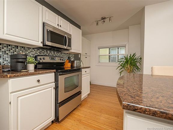 5th image of 576 Charlotte St