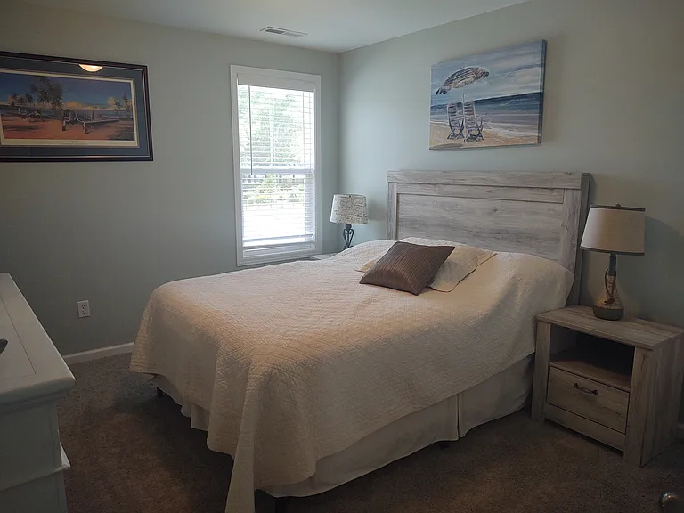 1404 Kinsley Ct NE — Photo 28