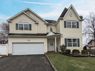 4 Queens St, Huntington, NY 11743