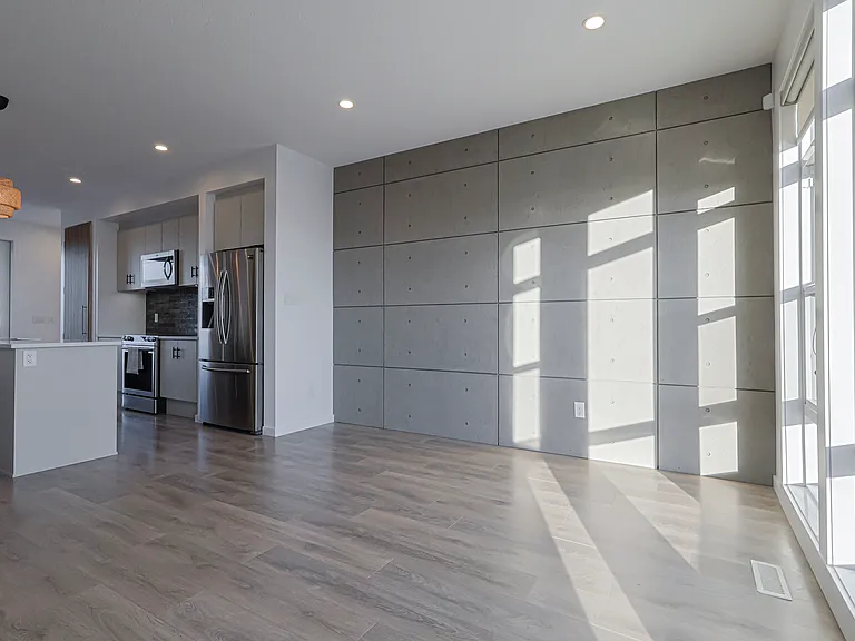 1704 Keene Cres SW — Photo 14