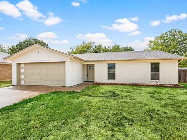 505 Emerson Dr, Euless, TX 76039