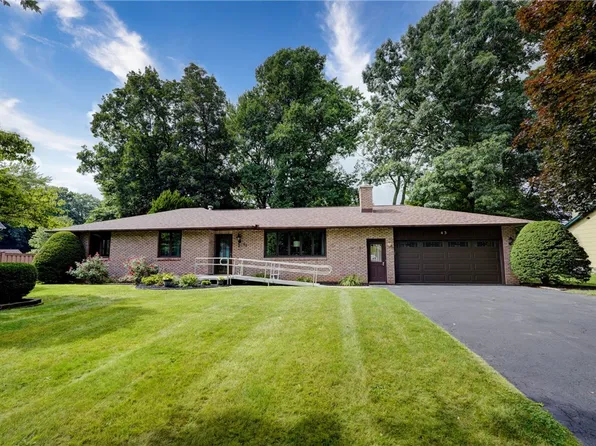 43 Red Leaf Dr, Rochester, NY 14624