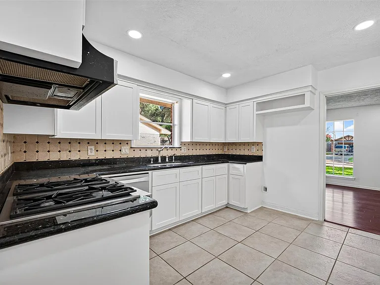 3910 Chile Dr — Photo 14