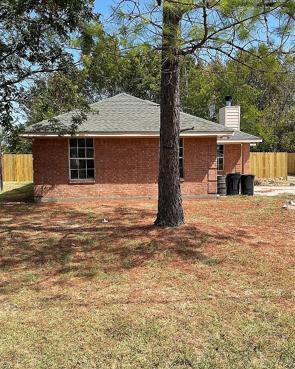 1st image of 501 E Kaufman St