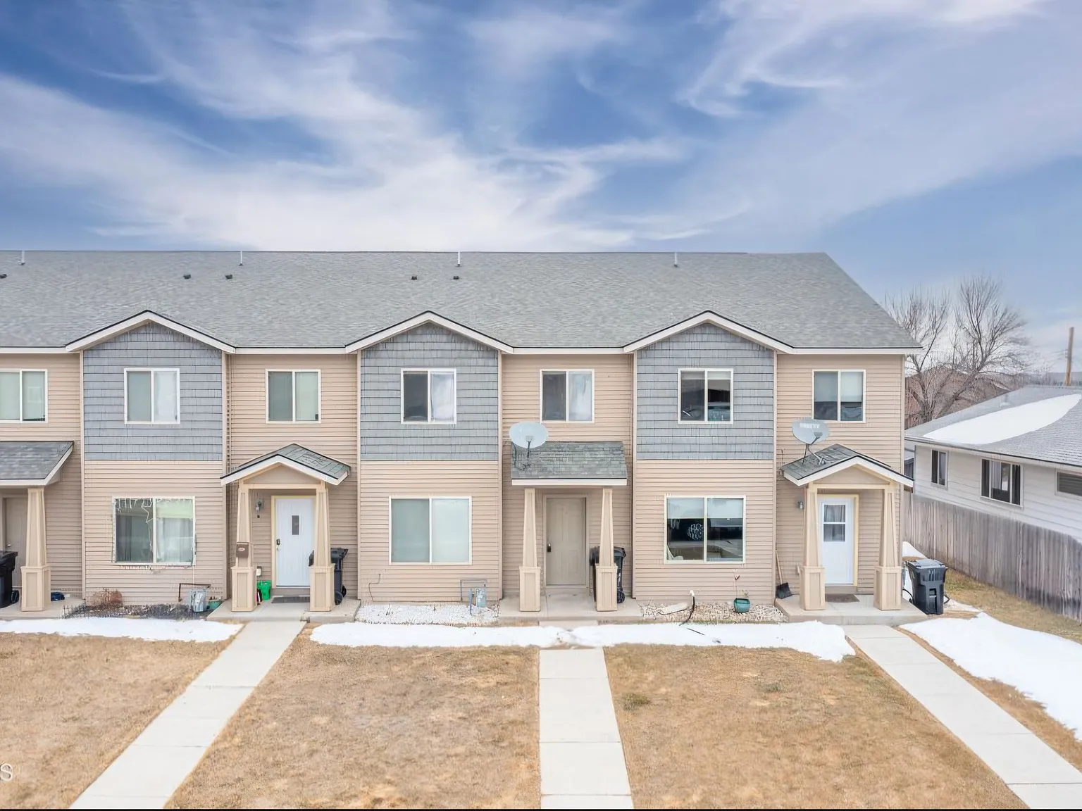 4 bed, 1340 sqft, $2,400 — Photo 1