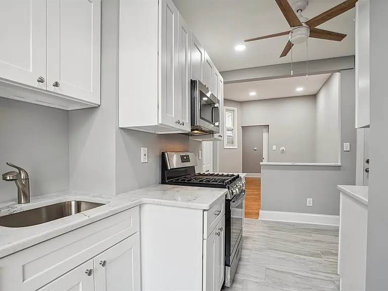 198 Griffith St #1L — Photo 11