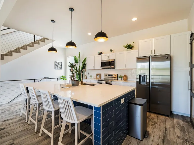823 Orondo Ave #C — Photo 4