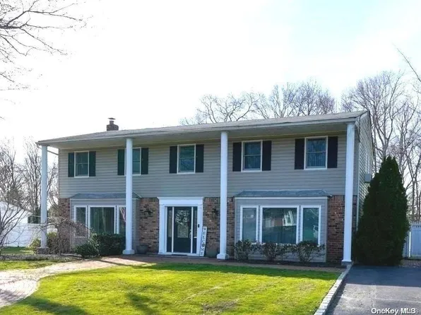 16 Win Place, Lake Grove, NY 11755