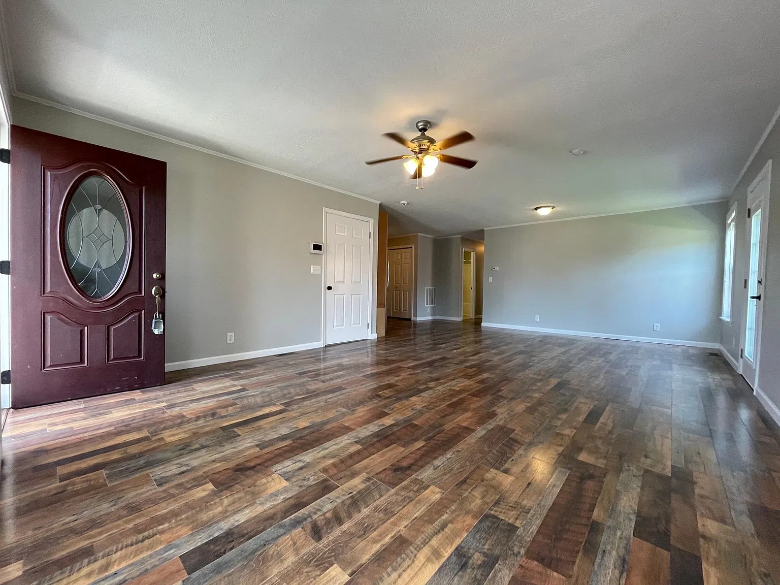 411 Hamlett Dr — Photo 3