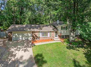 2206 White Oak Ter, Green Bay, WI 54304