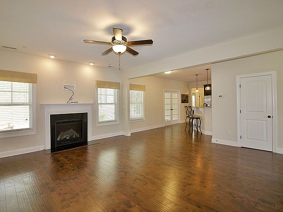 Den/halfbath/kitchen