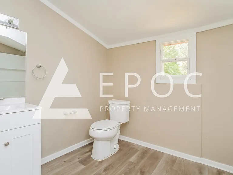 635 E 3rd St — Photo 14