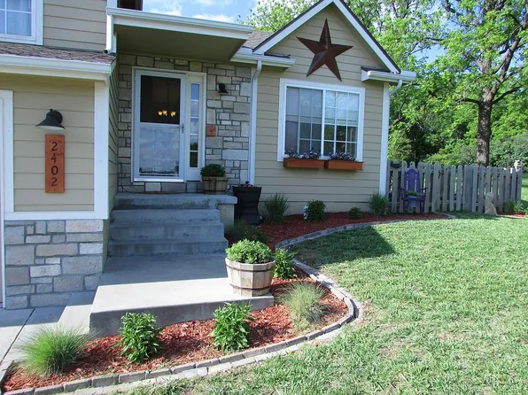 2402 Valley Dr, Junction City, KS 66441