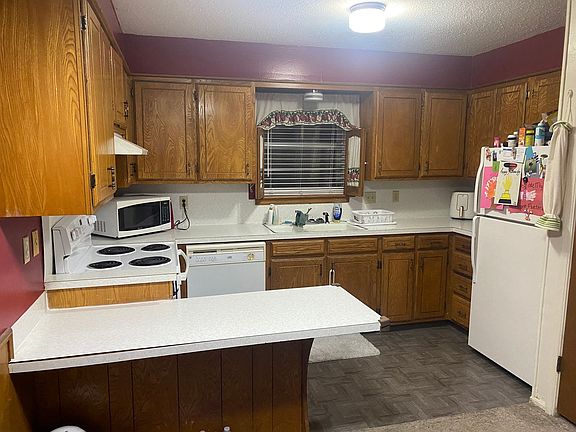 3rd image of 119 E 16th St #117