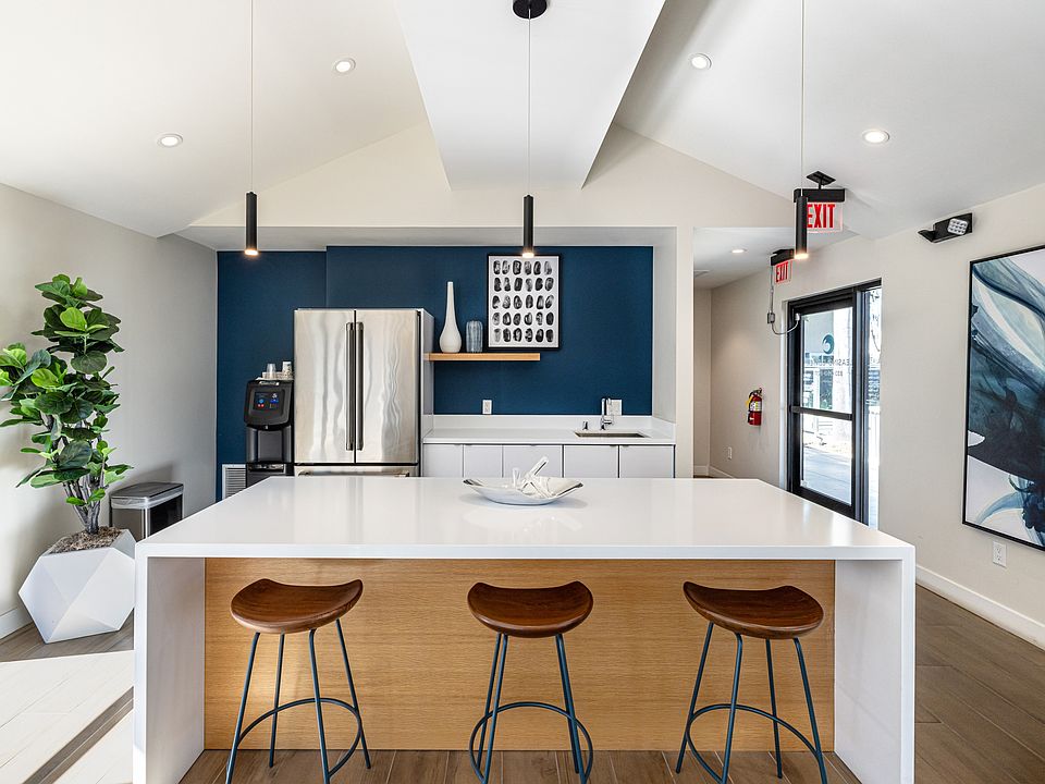 Clubhouse | Apartments in Huntington Beach, CA | The Breakwater Apartment