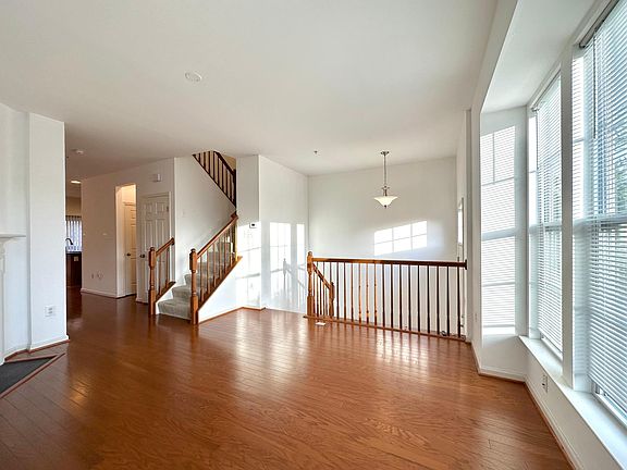 5th image of 160 Lullaby Ct