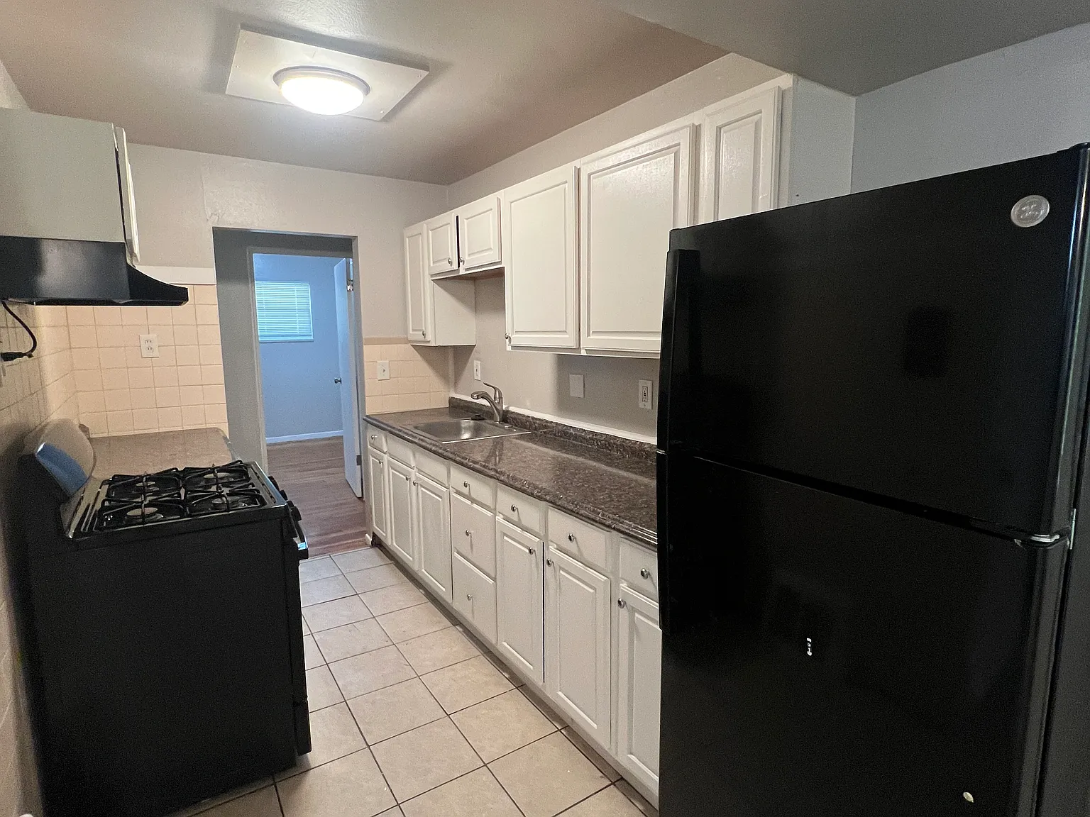 3 bed, 1113 sqft, $1,250 — Photo 2
