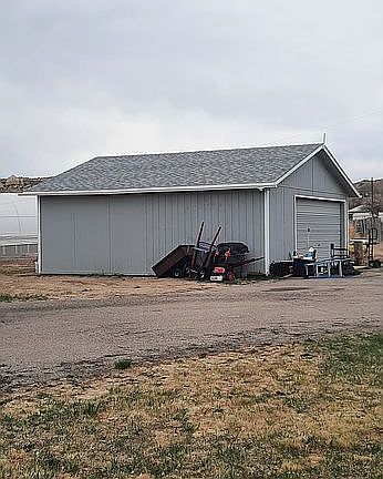 900 sq ft