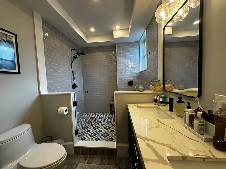 682 E 8th St #1 — Photo 10