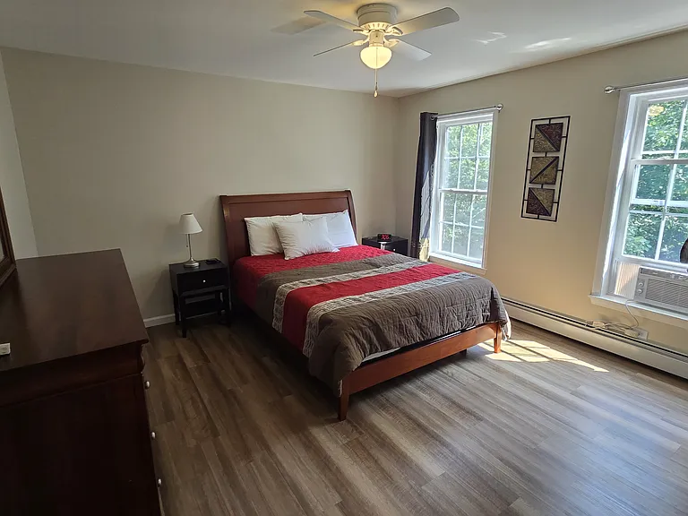 Queen bed in 2nd floor bedroom with adjustable base.