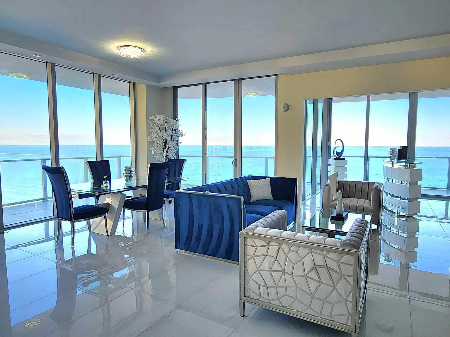 2 bed, 2.5 bath, 1917 sqft, $24,000 — Photo 1