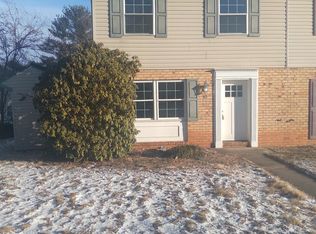 6 Hillside Ct, Westminster, MD 21157