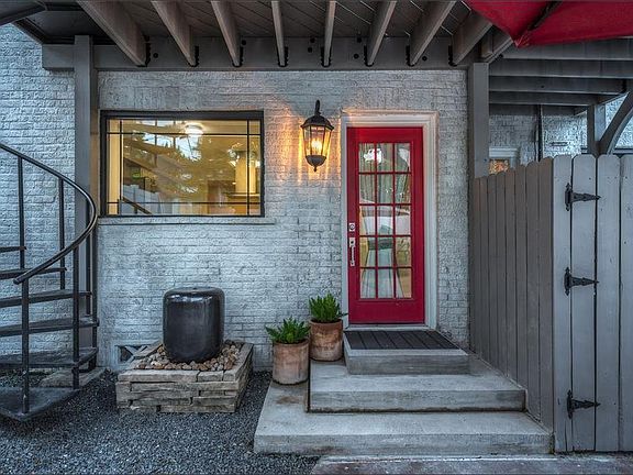 Entrance door to apartment