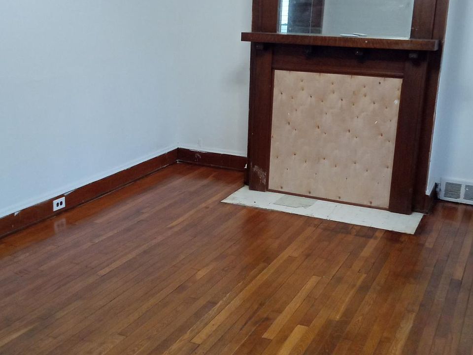 Living Room (2)
