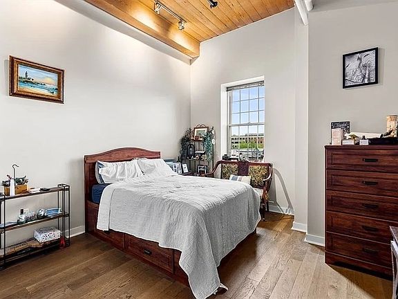 5th image of 130 John St Unit 459