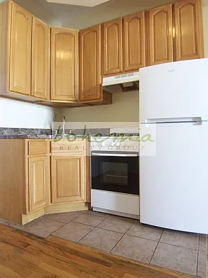 Rented by Bohemia Realty Group | media 17